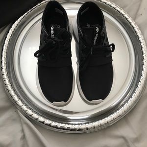 Adidas tubular virals in black and white size 6